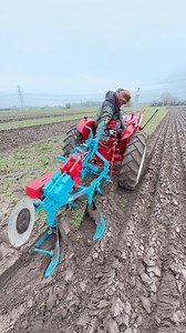 Paul with his International B414 tractor and Ransomes plough at the match ploughing training and practise day at Torksey | Pro Horizon Farming Content