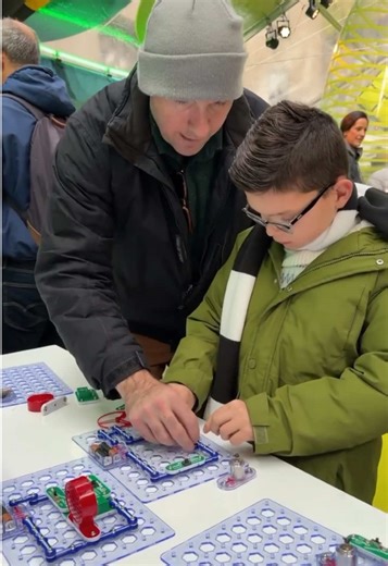 ✨Memories from @gevernova’s Innovators Toyland Experience at Rockefeller Center!🤓✨ SNAP CIRCUITS® joined the fun, helping kids explore STEM hands-on with exciting, interactive exhibits that make science and technology playful and accessible!🧪💡 #GEVernova #SnapCircuits #STEM #Play2Innovate #STEMToys