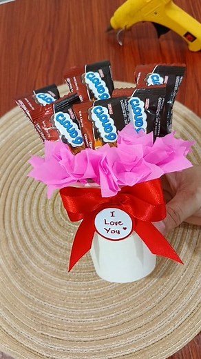 47K views · 258 reactions | Simple and Easy Gift Idea for Girlfriend's Day! Girlfriend's Day - August 1 #giftideas #girlfriendgifts #girlfriend #girlfriendsday #NationalGirlfriendsDay | DIY IDEAS | Facebook