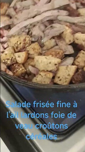 salade frisée fine lardons foie de veau croûtons aux céréales