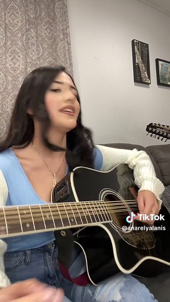 behind the scenes 😂🎸 #cosasdemusicos #regionalmexicano #arielcamacho #requinto #tumbado #sierreño #viral #requintoschingones