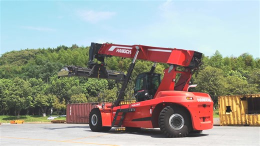 We’re happy to share that two 45T internal combustion reachstackers are set to be shipped to Brazil! Hangcha X Series 45T Reachstacker is perfect for high-intensity, long-term use at ports, docks, rail yards, and storage areas. Watch the video below to see the charm of Hangcha Reachstacker. | Hangcha Forklift