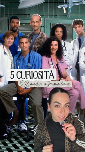 E.R. – Medici in prima linea, la serie che ha cambiato per sempre la medicina in TV 🏥✨ @mannaggiamarina racconta alcune curiosità su E.R. che ha rivoluzionato il modo di mostrare ospedali, emergenze e vite appese a un filo. Non solo casi clinici, ma medici imperfetti, turni infiniti e caos vero. Se oggi guardi Grey’s Anatomy, The Good Doctor o The Pitt… è anche merito suo. E voi l'avete vista? #ER #funfacts #serietv #mm #screenweek | ScreenWeek Cinema & Serie