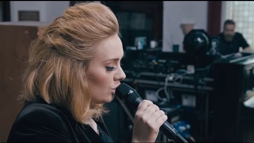 阿黛尔 When We Were Young 教堂录音室现场版Adele