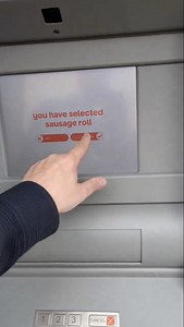 84K views · 222 reactions | À Newcastle, la banque en ligne Monzo a installé un distributeur de billets qui distribue gratuitement… des feuilletés de saucisse | Creapills | Facebook