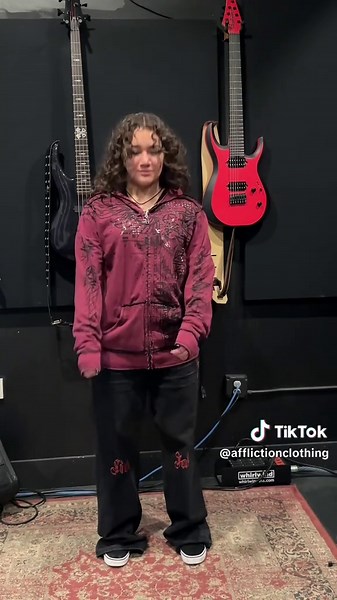 Kaia’s Top Picks: Y2K and Alt Styles Online