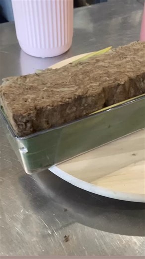 🌸FLORIST HACK 🌸 There are Oasis foam alternatives and I’m not going to gatekeep my TIPS to help you become more sustainable. 💥Agrawool- Side AU brand is my fave, trouble finding it now as it wasn’t supported by florists purchasing. @wafex Please bring SideAU back . 💥Aussie made Kenzans - Heavy flower pins are a great investment. Reach out if you’d like to hire some to trial in an event or purchase new from our online store. 💥Reuseable coated chicken wire, usually a roll lasts a year or two 