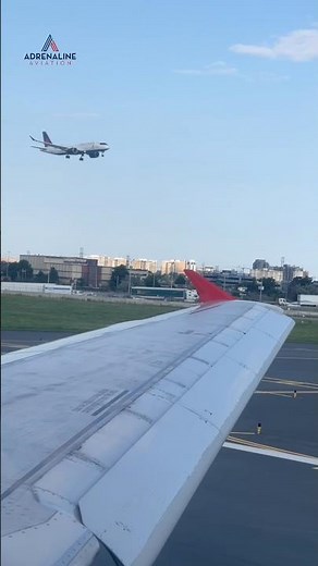 Parallel Runway Ops! Simultaneous Takeoff & Landing - Taxi ✈️🔥 #shorts #aviation #aviationlovers