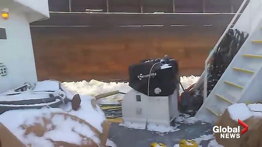 Tow boat struggles through thick Mississippi River ice