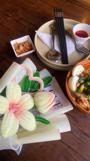 Flower Forever on Instagram: "Sometimes the smallest bouquet fixes the loudest mood. Check our collection in bio ✨ Handmade flower art, pipe cleaner fashion, DIY flower decor, dreamy bouquet vibes, Pinterest-worthy flowers, creative handmade gifts, unique accessories, cottagecore bouquet, handcrafted with passion, viral flower craft, flower lover gifts, pipe cleaner craft ideas, DIY aesthetics inspiration, pastel bouquet, artsy handmade items, handmade flower jewelry, TikTok-inspired DIY, custom