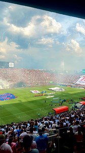 🤞🏻 ¡LA CÁBALA SIEMPRE! ✨ @ambarallo en la previa del superclásico junto a los hinchas cerristas. 👁️ Ellos dijeron su cábala que no falla y además el resultado del partido. 🗣️ ¿Opiniones? | Venus Media