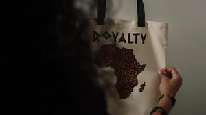 19K views · 216 reactions | Bags have quickly become one of our favorite Infusible Ink™ projects. You won't be able to feel it on your bag but you won't miss the vibrant beauty! Are you excited to make a personalized bag? | Cricut | Facebook