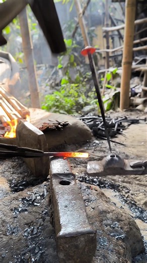 The Process of Hand-Forging Nails With Hammers, #makenails #shorts #viralvideo