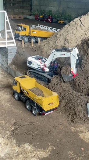 Heavy Duty Duo! 🚜 Huina 1594 & 1598 in Action