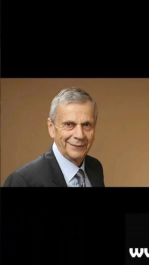 How does William B . Davis play a villain so effortlessly and have fun with fans at conventions?
