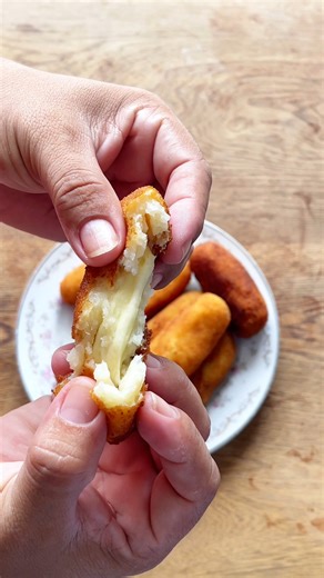 Crujientes por fuera, irresistibles por dentro 😍 Nuestros deditos de papa y queso son el antojito perfecto para cualquier momento 🧀🥔 | Ghost kitchen