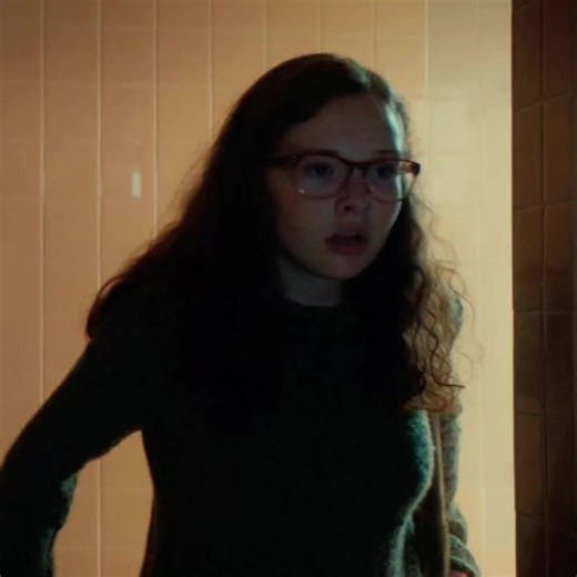 Miles de arañas emergen de la cara en una historia aterradora