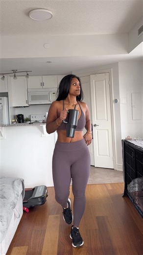 Circuit day honestly helps my adhd while working out lol i cant stop and get distracted cause it just never feels done! Obviously these workouts aren’t perfect or super intense but they work for me friends! Workout below: x 15 minutes of walking with a 16 lb vest x 10 bicep curls x 10 shoulder presses x 10 squats x 10 cable rows (whatever variation you want i just have my door band at home) x abs (20 bicycle crunches, 20 toe touches, 20 heel touches, 20 cocoon crunch) . . . @ATHLETA @Amazon #fyp