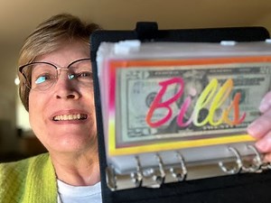 DIY Budget Binder with Cash Envelopes Using Cricut Cake #cashenvelopes #budgetbinder #moneysaver