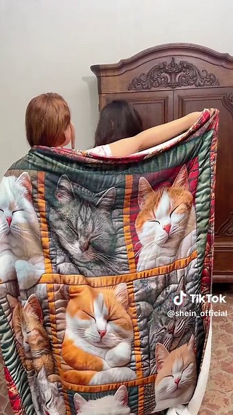 Cozy Cat Blanket for Your Feline Friends