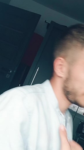 Understanding Body Language: The Meaning of Thumbs-Up