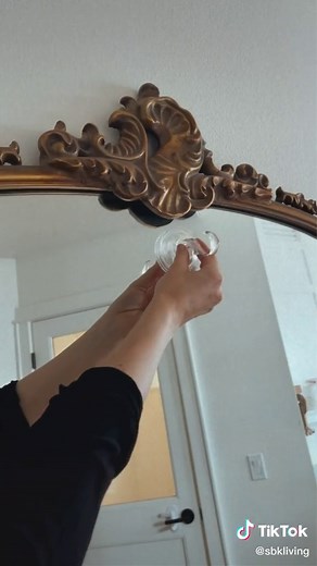 Holiday DIY: How to Hang a Wreath on a Mirror