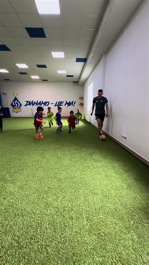 Гра проти тренерів Динамо kids football. Діти виграли😄
