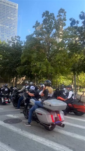 43K views · 89 reactions | “Whoaaa, that’s a nice motorcycle! Alright!” #whatisnewyork (@realtime.247) | What Is New York | Facebook