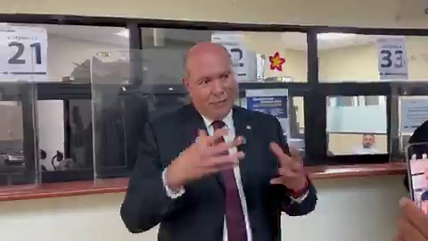 VOS denuncia al Rector de la USAC en la Contraloría y piden Auditoría Especial La bancada de diputados del Partido Vos interpusieron esta mañana en la Contraloría General de Cuentas una denuncia administrativa y solicitud de auditoría especiales en contra del rector de la USAC Walter Mazariegos y quien resulte implicadoEl diputado Orlando Blanco dio más detalles de la denuncia #Usac #PartidoVoz