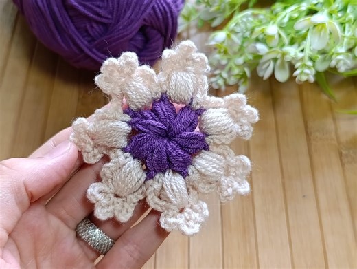 Very easy crochet flower pattern 👌#crochet #knitting | Kniting Emily