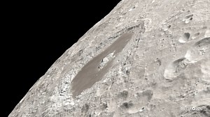 10K views · 345 reactions | A cinquant’anni dalla disavventura dell’Apollo 13, la Nasa ha ricostruito in alta definizione il suo sorvolo della Luna grazie ai dati di elevazione e di colore raccolti dal Lunar Reconnaisance Orbiter, dandoci l’occasione di essere virtualmente al finestrino del modulo lunare, il famoso LEM, dove gli astronauti si erano rifugiati visto che il modulo di servizio era in avaria. | INAF | Facebook