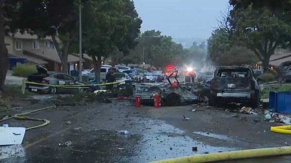 Small plane headed toward Montgomery Field crashes into Murphy Canyon neighborhood