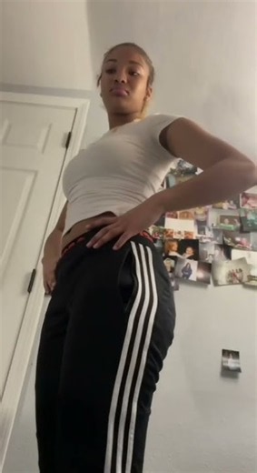Lina Farting In Leggings!