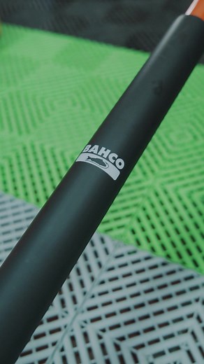 60 años en Argentina y este producto ya significa un clásico de Bahco! 🙌🏻🤩 Tenemos una gran variedad de modelos de gatos que se adaptan a cada una de tus necesidades en el taller 💯 Distintos pesos, alturas, sistemas, equipamientos, conocé todos en nuestra web https://www.bahco.com/ar_es/ 👉🏼 Este modelo es el Gato compacto de doble pistón 3t BH1EU3000 📍Conseguilos en nuestra tienda oficial https://www.tiendabahco.com.ar/ o en un centro Bahco cercano https://www.bahco.com/ar_es/donde-compra