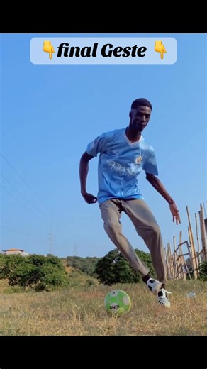 1.9M views · 22K reactions | 勞Geste technique foot ⚽️ style foot les gars tapez dedans 掠掠 #tutorial#tricks #trickshot #soccer #soccerskills #reelsviralシ | Le kewell national | Facebook