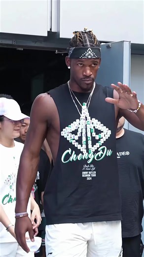 If Li-Ning could design ANY piece of basketball tech, what should it be? Let your imagination run wild! 💭 #fyp #LiNingPH #LiNingOfficial #FutureOfBasketball #SportsInnovation #GameChanger #TechInSports #NextGenGear #AthleteTech