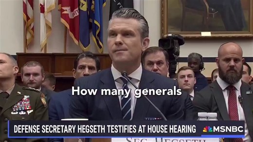 问（众议员）： 你一共解雇了多少名将军和上将？答（赫格塞斯）： 我不知道确切的数字。问（众议员）： 你不知道数字？是八个。你能解释一下为什么他们中的任何一个被解雇了吗？比如，就解释一下，为什么陆军军法署署长（Army JAG）被解雇了？你为什么要解雇他？答（赫格塞斯）： 他们都听从总统的指令，我认为……问（众议员）： 不，我只是在问你为什么。答（赫格塞斯）： 凯恩将军（General Kane）是一个很好的例子，说明了我们需要什么样的领导力……问（众议员）： 我只是在问你为什么。你大概在普林斯顿大学学过“为什么”是什么意思。你为什么要解雇他？答（赫格塞斯）： 他们听从总统的指令，我们希望在每一个岗位上都有更好的代表……问（众议员）： 你为什么要解雇他？你无法解释为什么你解雇了他们中的任何一个。答（赫格塞斯）： ——（正在说话，声音被遮盖）问（众议员）： ——在阻挠（Stonewalling）——委员会主席： 议员的时间已到。根据公开报道及听证会内容，这八名关键人物代表了美军领导层的重大更替：1.空军上将 查尔斯·布朗 (Gen. CQ Brown Jr.)：原参谋长联席会议主席。2.海