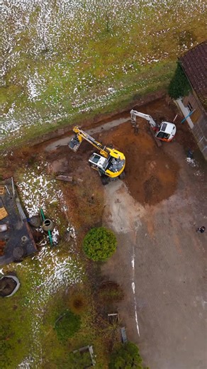 Garten-Landschaftsbau | Regenfuß on Instagram: "WIR SUCHEN DICH! 🌱🚜🔥 @regenfuss_landschaftsbau – bewirb dich jetzt 🙌 👉 Gesucht: Bauleiter (m/w/d) & Baggerfahrer / Maschinist (m/w/d) 📍 Raum Erlangen & Umgebung 🔗 Bewerbung über den Link in der Bio 🎥📸 @holzer_media 🤝 #regenfuss_landschaftsbau #galabau #gartenundlandschaftsbau #landschaftsbau #bauleiter #baggerfahrer #maschinist #erdbau #baustelle #erlangen #mittelfranken #nürnberg #fürth #franken #bayern"