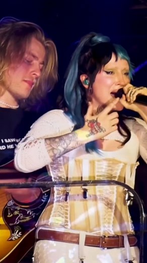 RØRY on Instagram: "the apology i’ll never receive - live from ROCK CITY Join the RESTORATION live stream this weekend to experience the entire show together ♥️ tickets: link in bio"