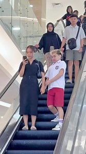 Handcuff Prank escalator🤣 | mhd.irzan18