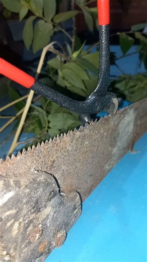 How to Sharpen a Wood Saw with Basic Tools