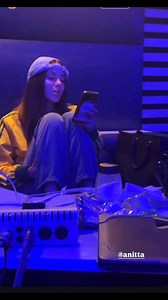 Anitta está em estúdio trabalhando com Diplo e Walshinho. Nas redes sociais, Diplo comentou “manifestando uma música smash hit”, sobre estar trabalhando com a Girl From Rio. (🎥: Internet) #Anitta | Portal Famosos Brasil
