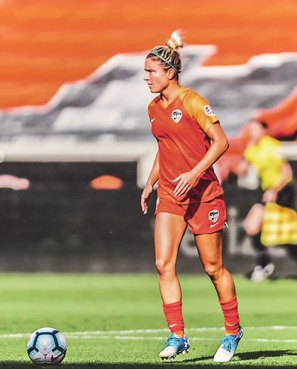 Don’t mess with kristie lol🤩 #kristiemewis #BombPopAwards #racheldaly #nwsl #houstondash #chicagoredstars #soccer
