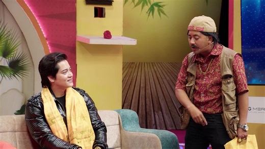 716K views · 10K reactions | केरा खुवाउन ल्याएको हाउडेलाई पर्यो बोक्रा मात्र । #keyentertainment #nepalicomedy #mundrekocomedyclub #cityexpressmcc #mundre #latte #priyankakarki #dineshkafle #prabhatlama #udiudichuppa #latte #haude #poojasharma #yuddhabaniya | Key Entertainment | Facebook