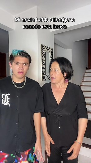 Mi novia habla alienígena 😳