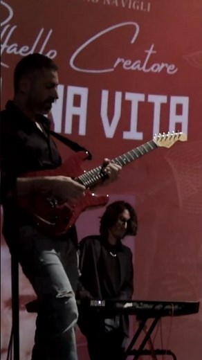 ✨Emotional pop rock guitar solo 🎸#guitarsolo #live #feeling #sound #teatro #milano
