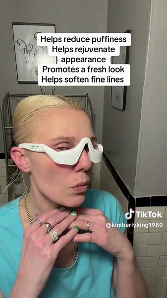 Get the instant eye lift with renewa skin 👁️ #renewaskin #puffinessundereyes #finelines #eyelift #redlighttherapy