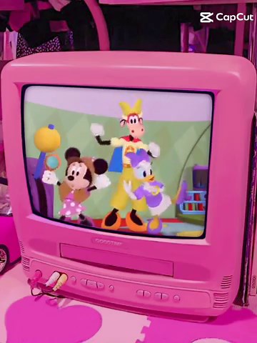 Mickey mouse clubhouse:The go getters playing on the pink TV.