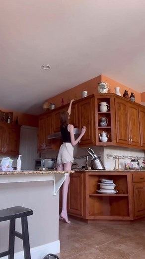 Maci.Currin: Embracing the Challenges of Being Vertically Blessed