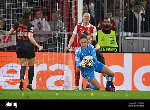 goalfrau Maria Luisa GROHS (FCB) parries the ball in front of Frida MAANUM (Arsenal) and Lina MAGULL (FCB), action. FC Bayern Munich - Arsenal WFC Soccer Women's Champions League, Quarterfinals on 21.03.2023 Football Arena Munich.ALLIANZ ARENA DFL REGULATIONS PROHIBIT ANY USE OF PHOTOGRAPHS AS IMAGE SEQUENCES AND/OR QUASI-VIDEO Stock Photo - Alamy